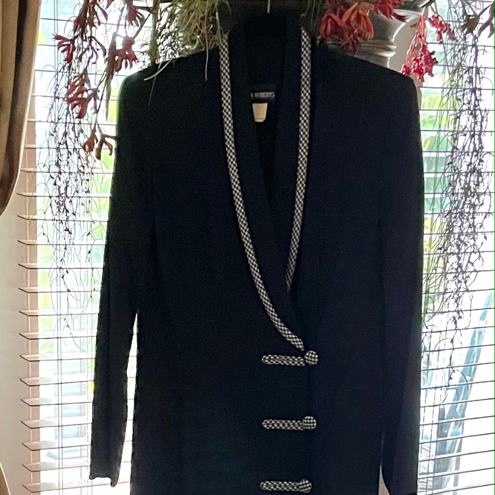 Elegant Black Maxi Dress with Contrast Trim